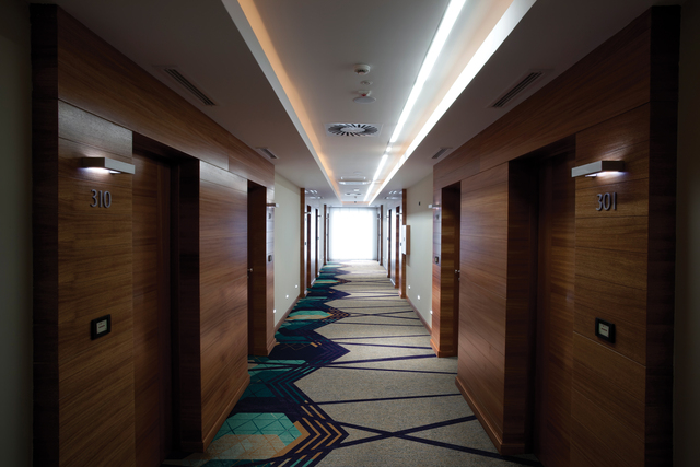 GA45660_corridor_normal